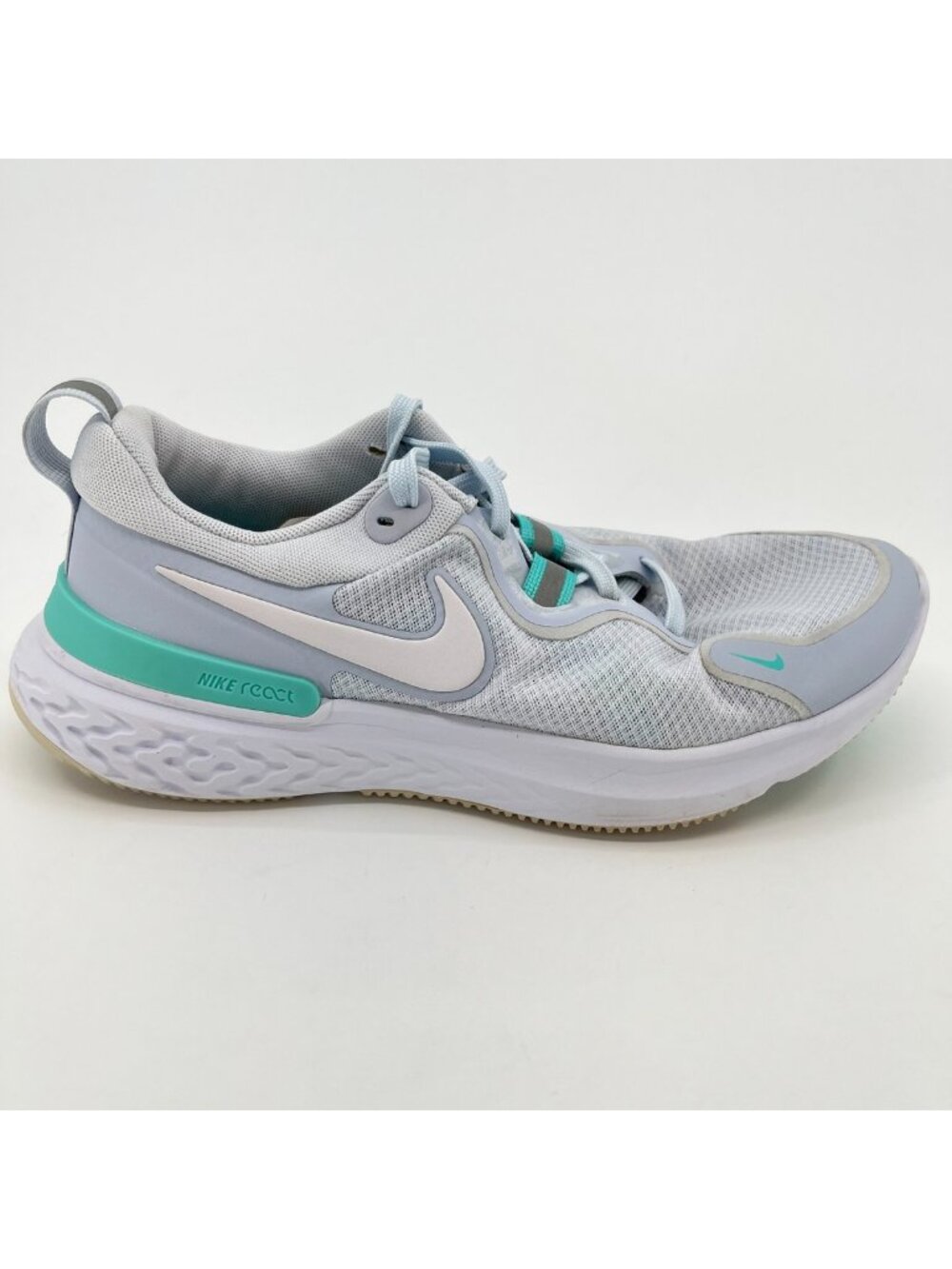 Nike React Miler Womens Size 9 Football Gray White Green Running Shoes Sneakers